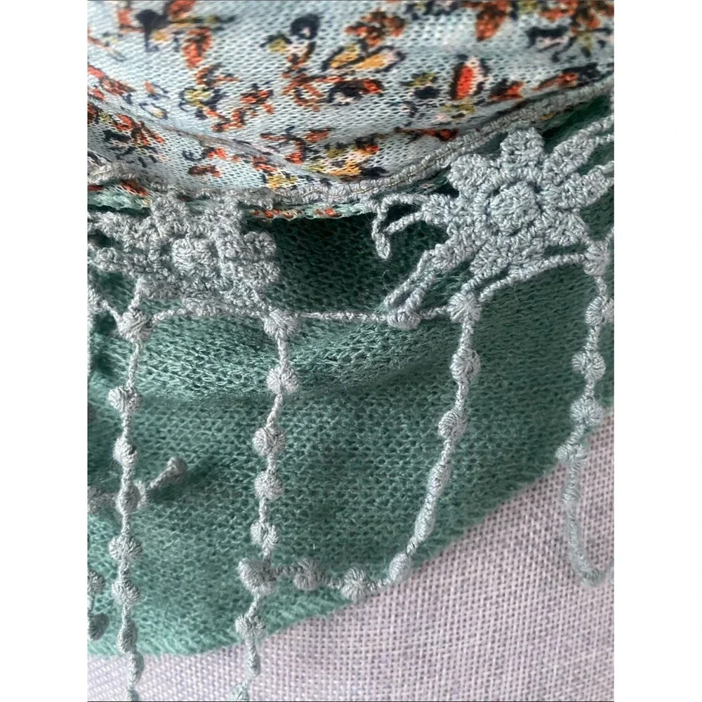 VTG Crochet Trims Triangle Scarf Floral Prints & Sage Green Cottage Boho Garden